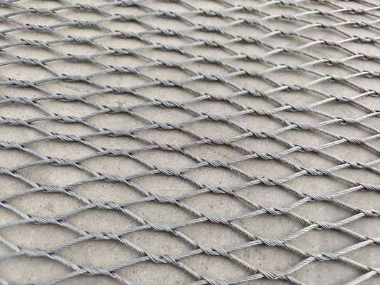 طول اللفافة 30m فتحة شبكة الأسلاك الطيورية 30mm X 30mm شبكة دائمة مصممة لحماية الحيوانات الطيورية